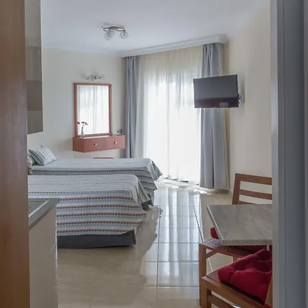 Hotel Adelfas 3*