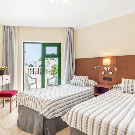 Hotel Adelfas