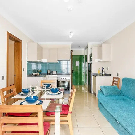 Hotel Adelfas